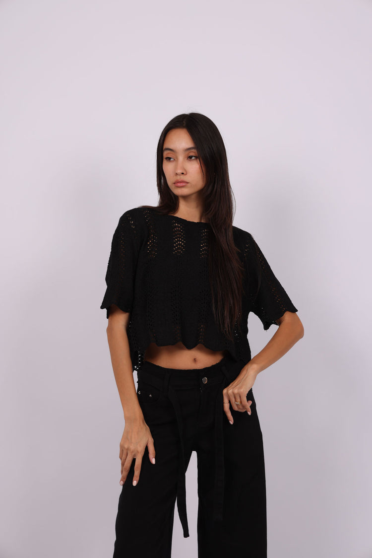 CROCHET SCALLOPED CROP TOP
