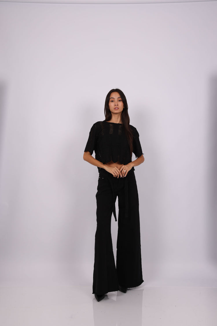 CROCHET SCALLOPED CROP TOP