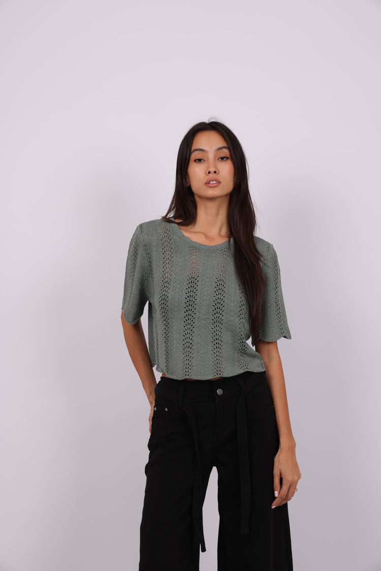 CROCHET SCALLOPED CROP TOP