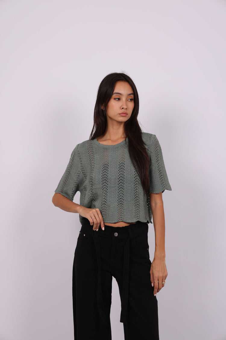 CROCHET SCALLOPED CROP TOP