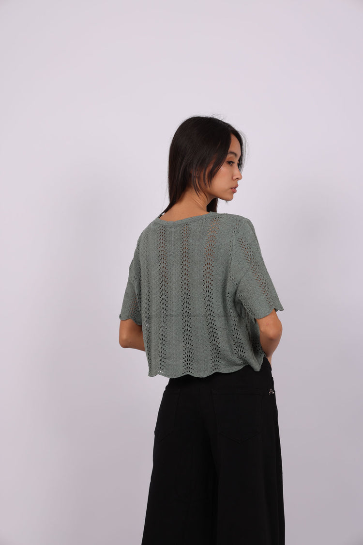 CROCHET SCALLOPED CROP TOP