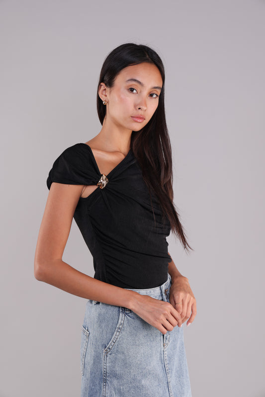 TWIST CHARM ONE-SHOULDER TOP