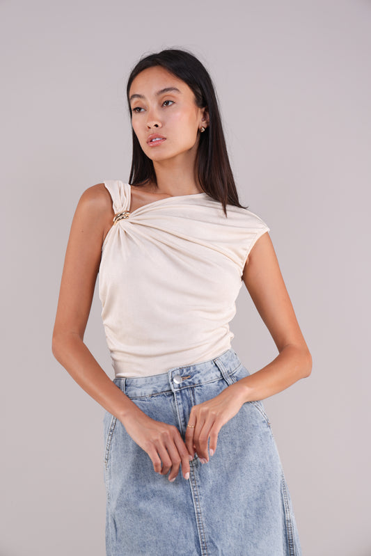 TWIST CHARM ONE-SHOULDER TOP