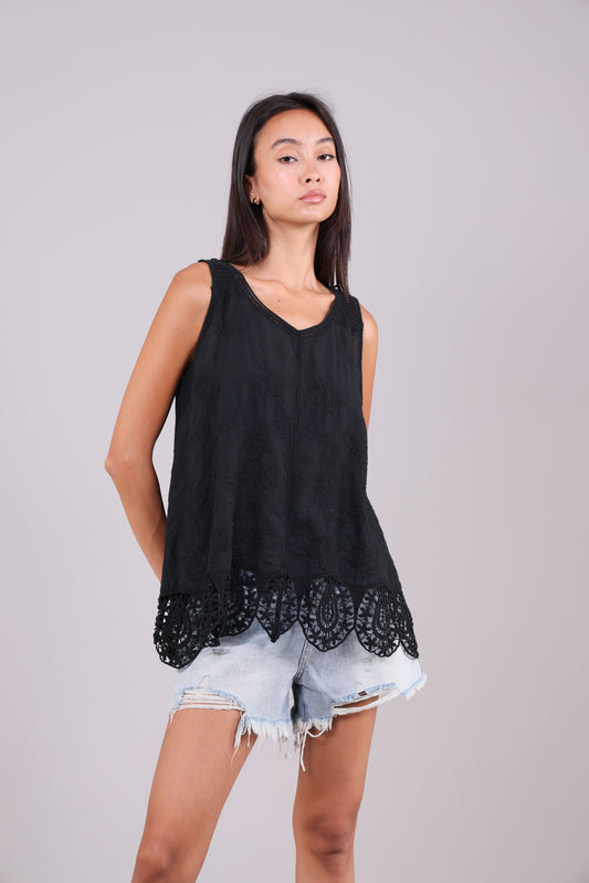 EMBROIDERED SCALLOP HEM SLEEVELESS TOP