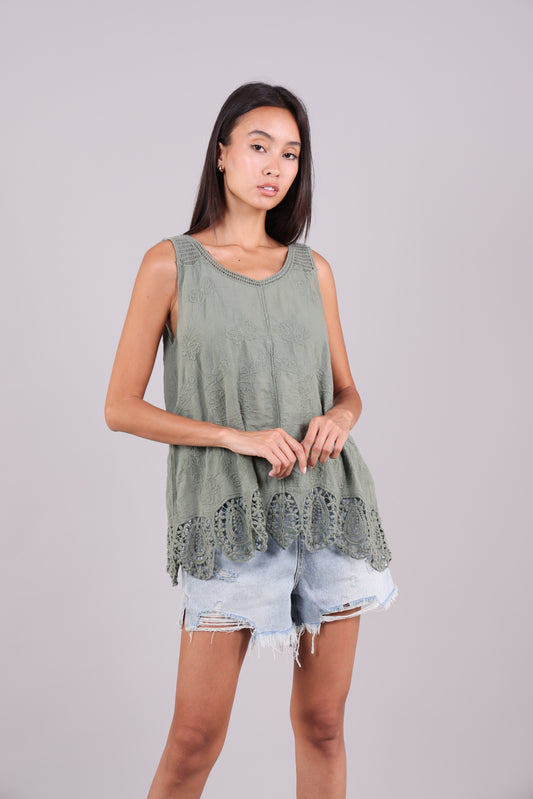 EMBROIDERED SCALLOP HEM SLEEVELESS TOP