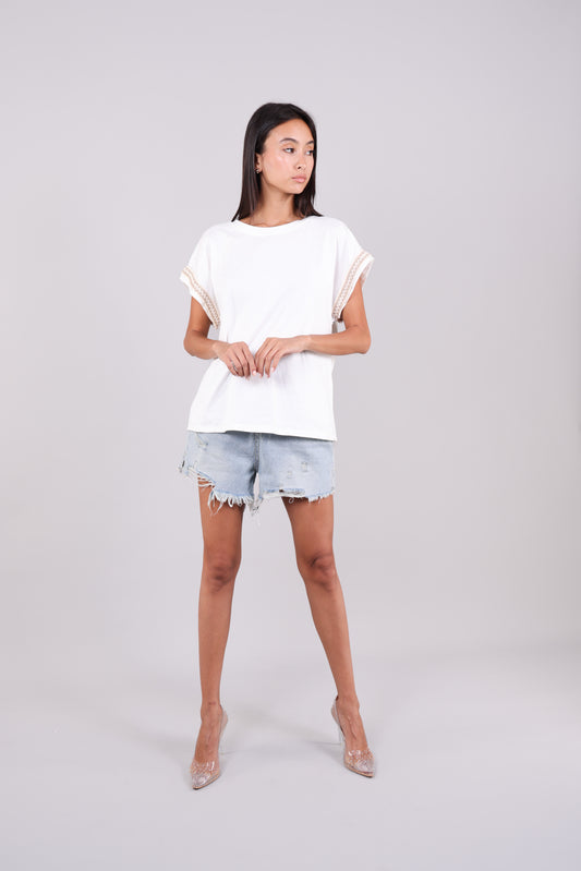 EMBROIDERED SLEEVE TRIM T-SHIRT