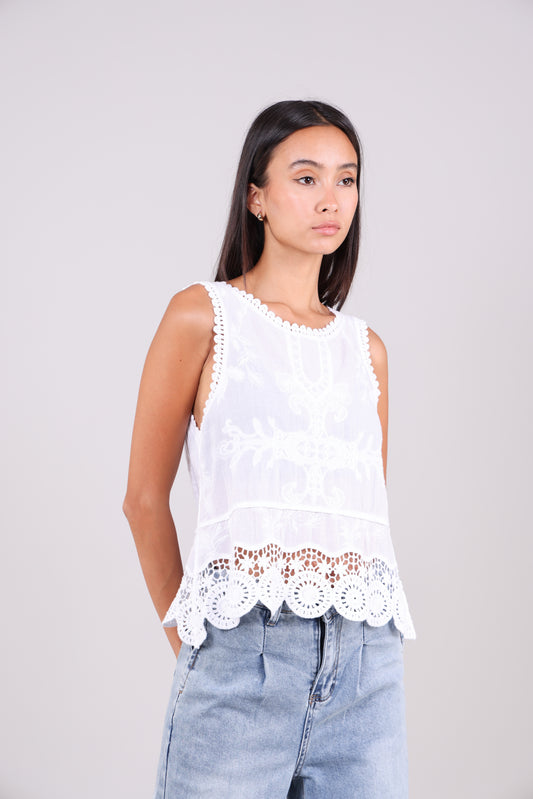 EMROIDERED CROCHET HEM SLEEVELESS TOP