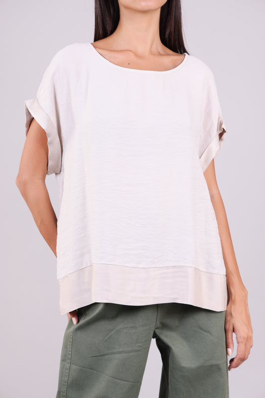 BUTTON-BACK CONTRAST HEM BLOUSE