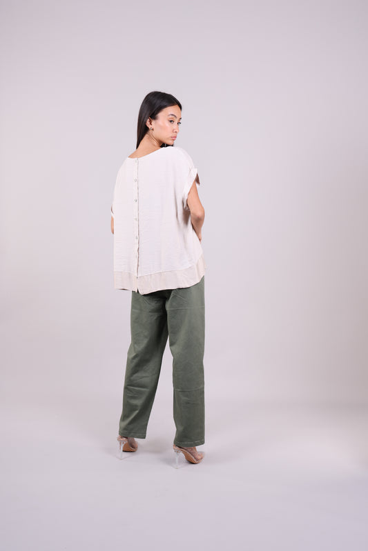 BUTTON-BACK CONTRAST HEM BLOUSE