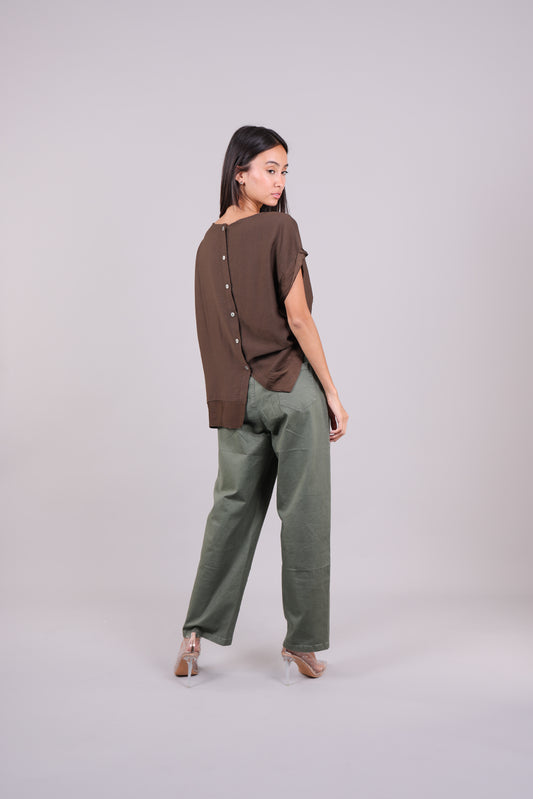 BUTTON-BACK CONTRAST HEM BLOUSE
