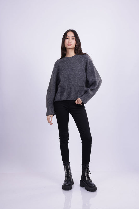 MINIMAL KNIT SWEATER