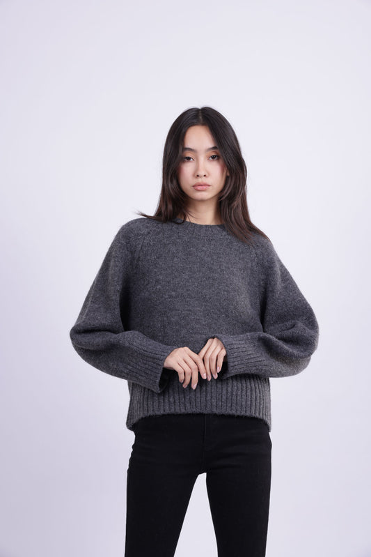 MINIMAL KNIT SWEATER