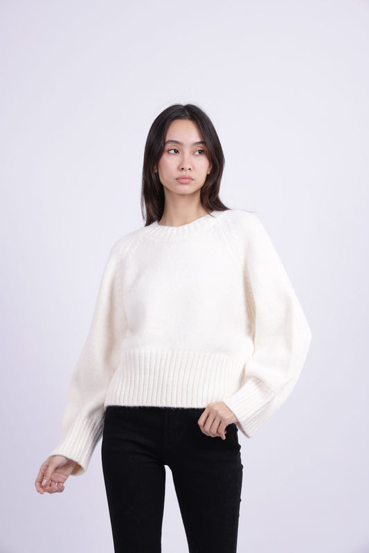 MINIMAL KNIT SWEATER