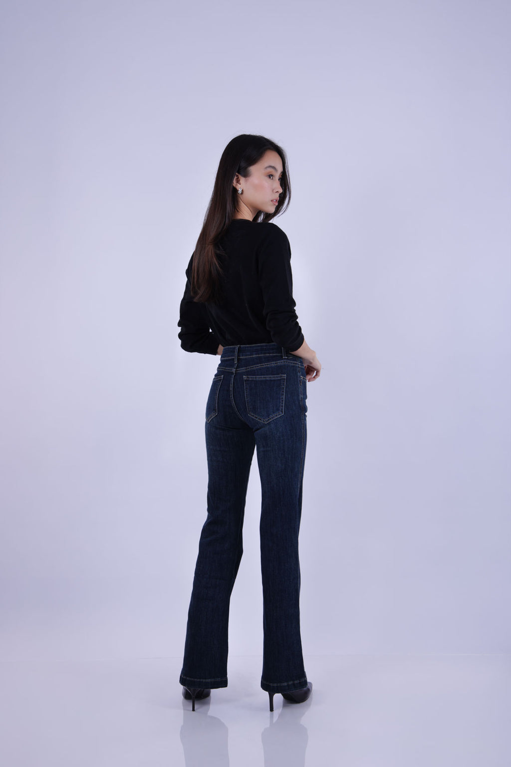 CLASSIC DARK STRAIGHT JEANS