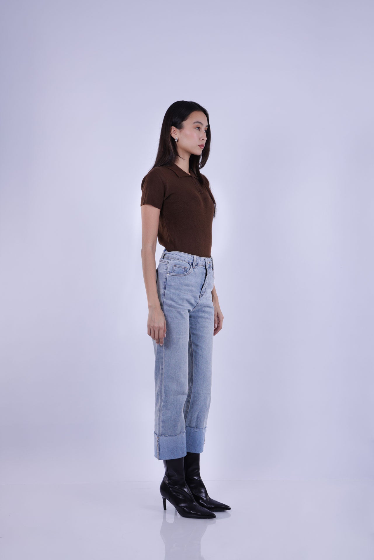 HIGH-WAIST STRAIGHT-LEG JEANS