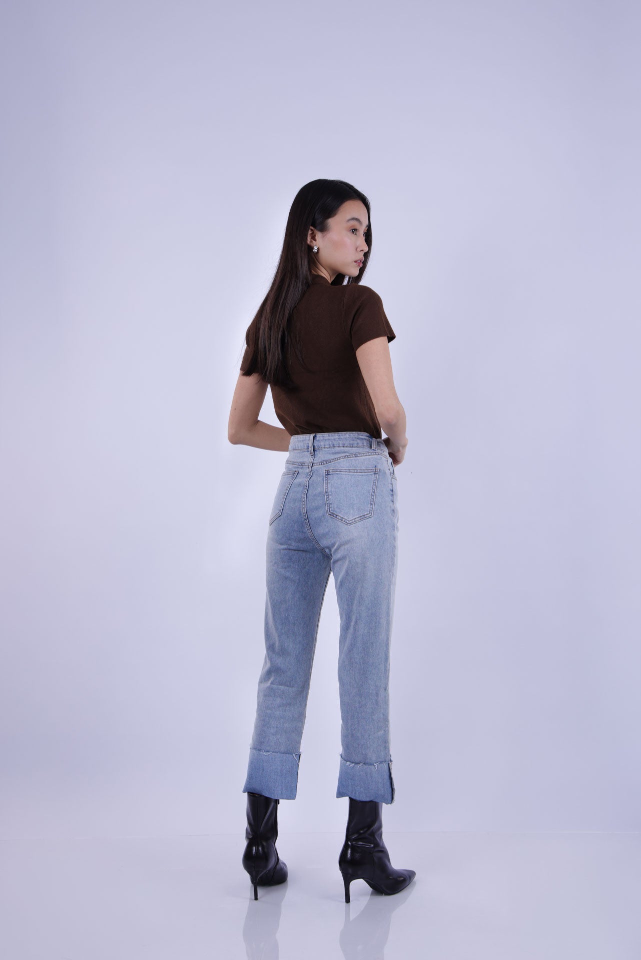 HIGH-WAIST STRAIGHT-LEG JEANS