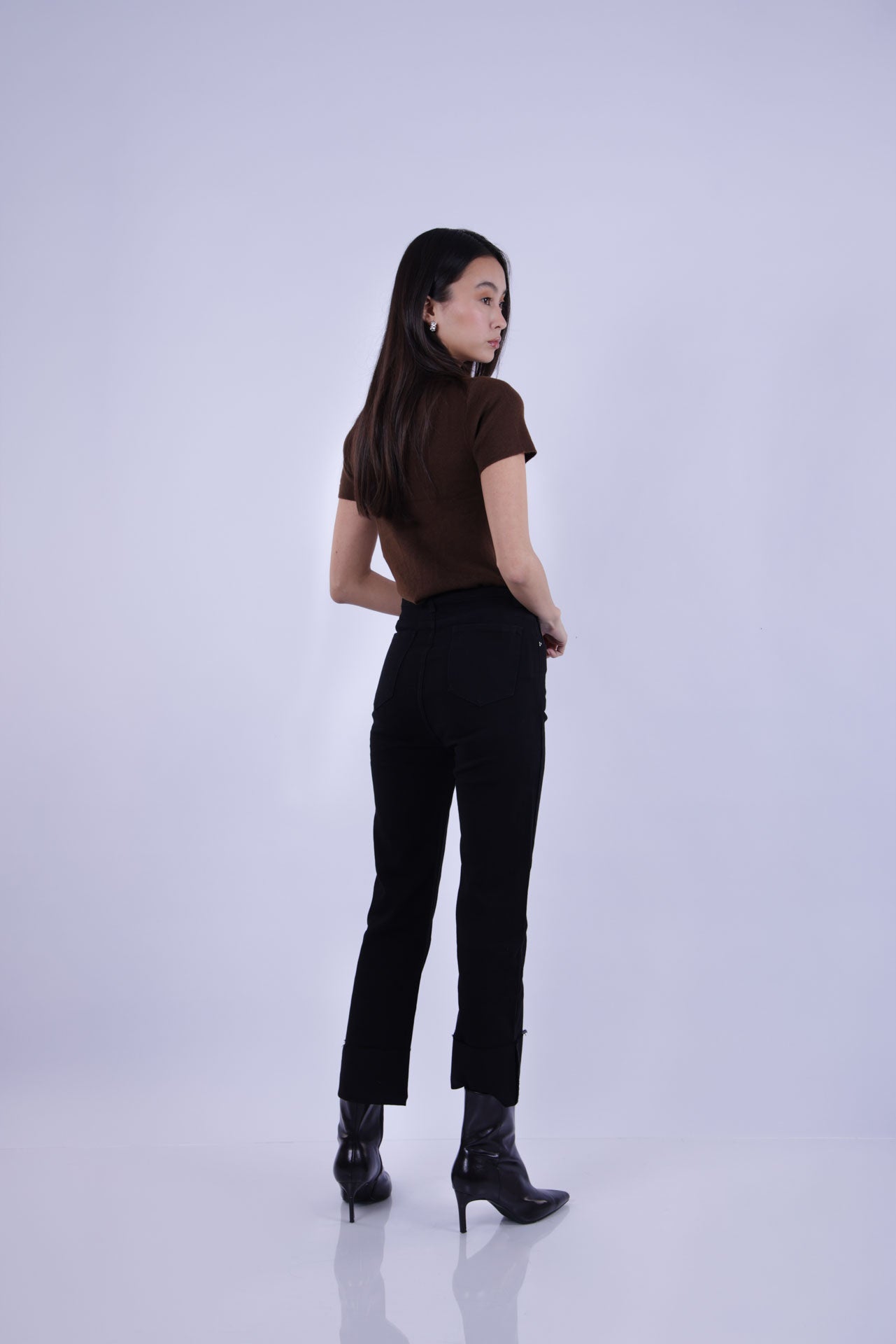 HIGH-WAIST SLIM STRAIGHT JEANS