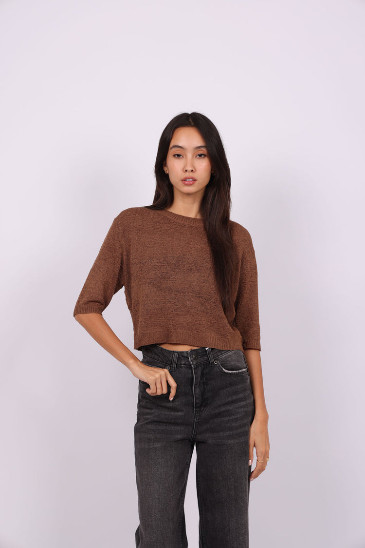 LIGHTWEIGHT LOOSE KNIT TOP