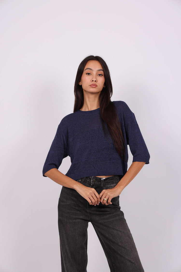 LIGHTWEIGHT LOOSE KNIT TOP