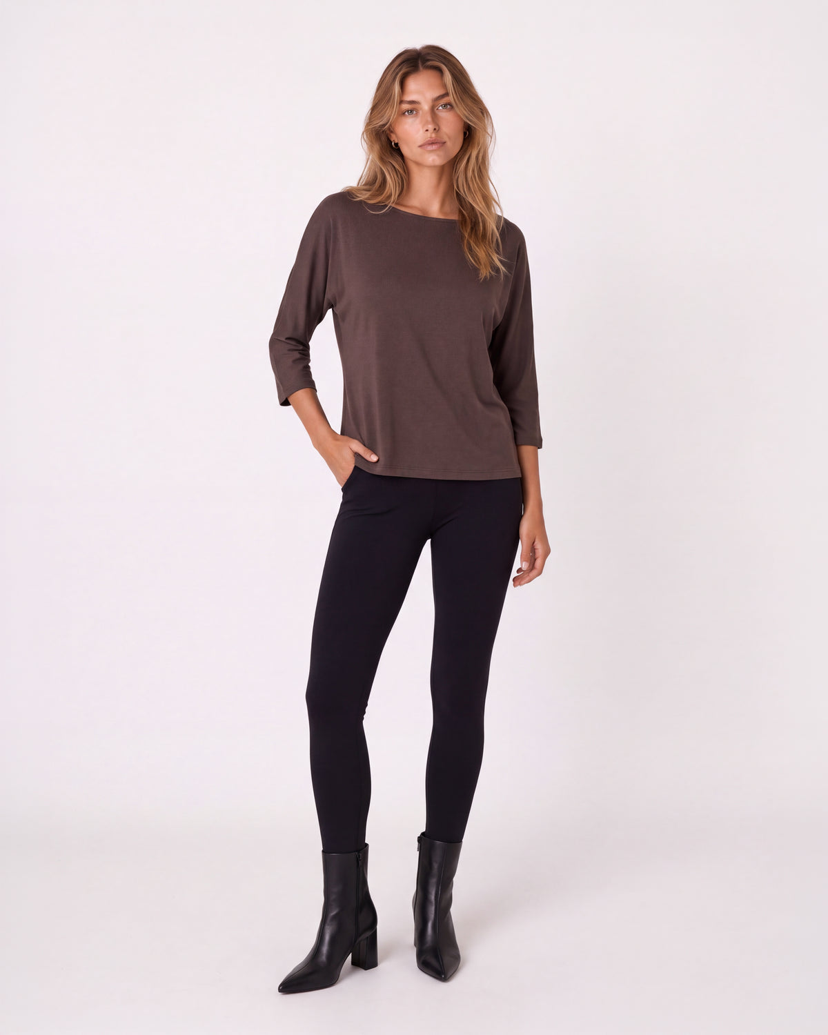BOAT NECK THREE-QUARTER SLEEVE TOP