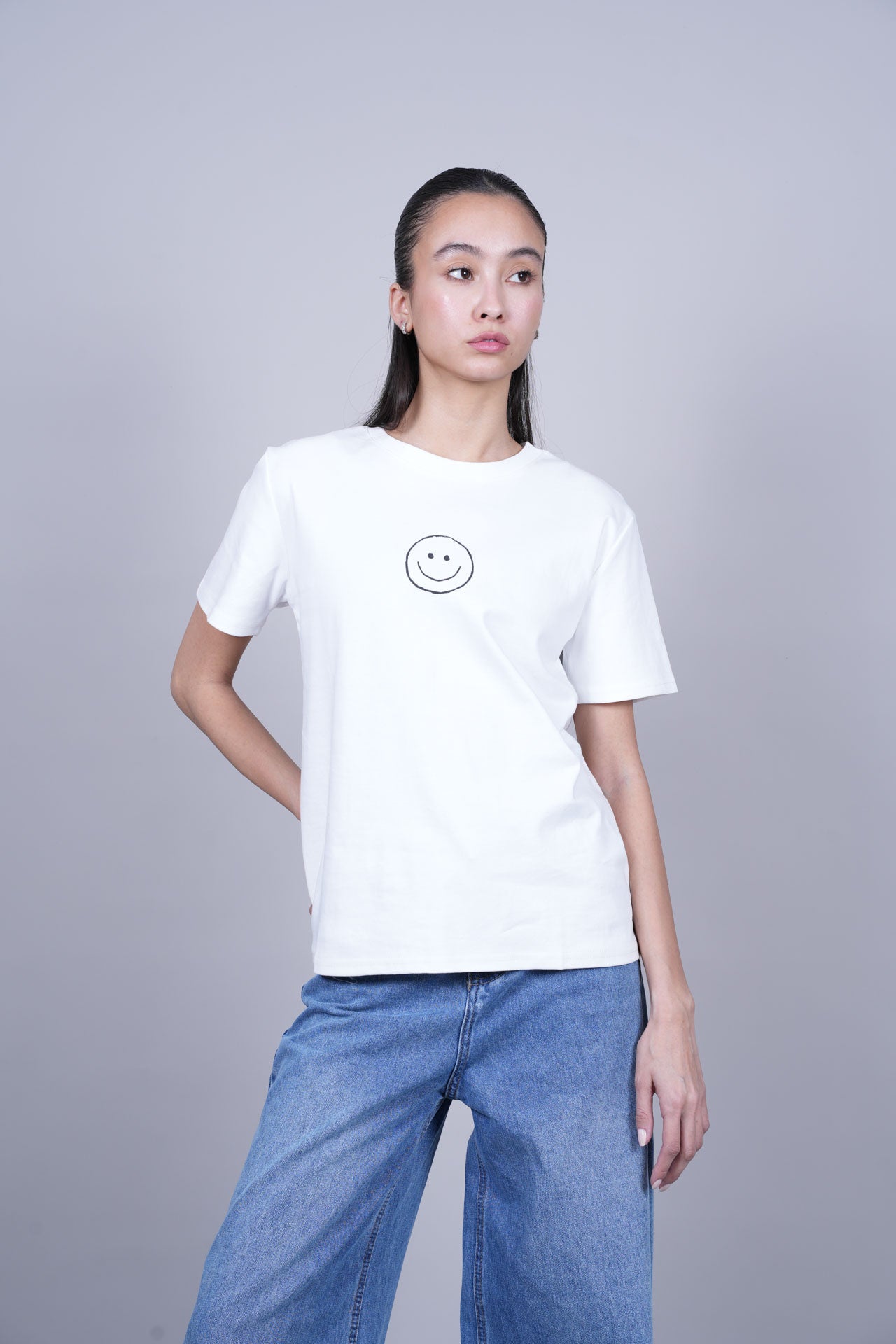 MINIMAL SMILEY GRAPHIC T-SHIRT