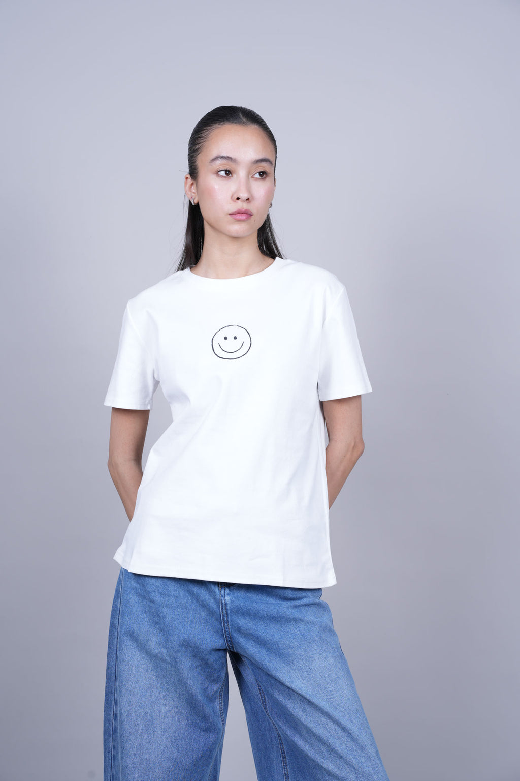 MINIMAL SMILEY GRAPHIC T-SHIRT