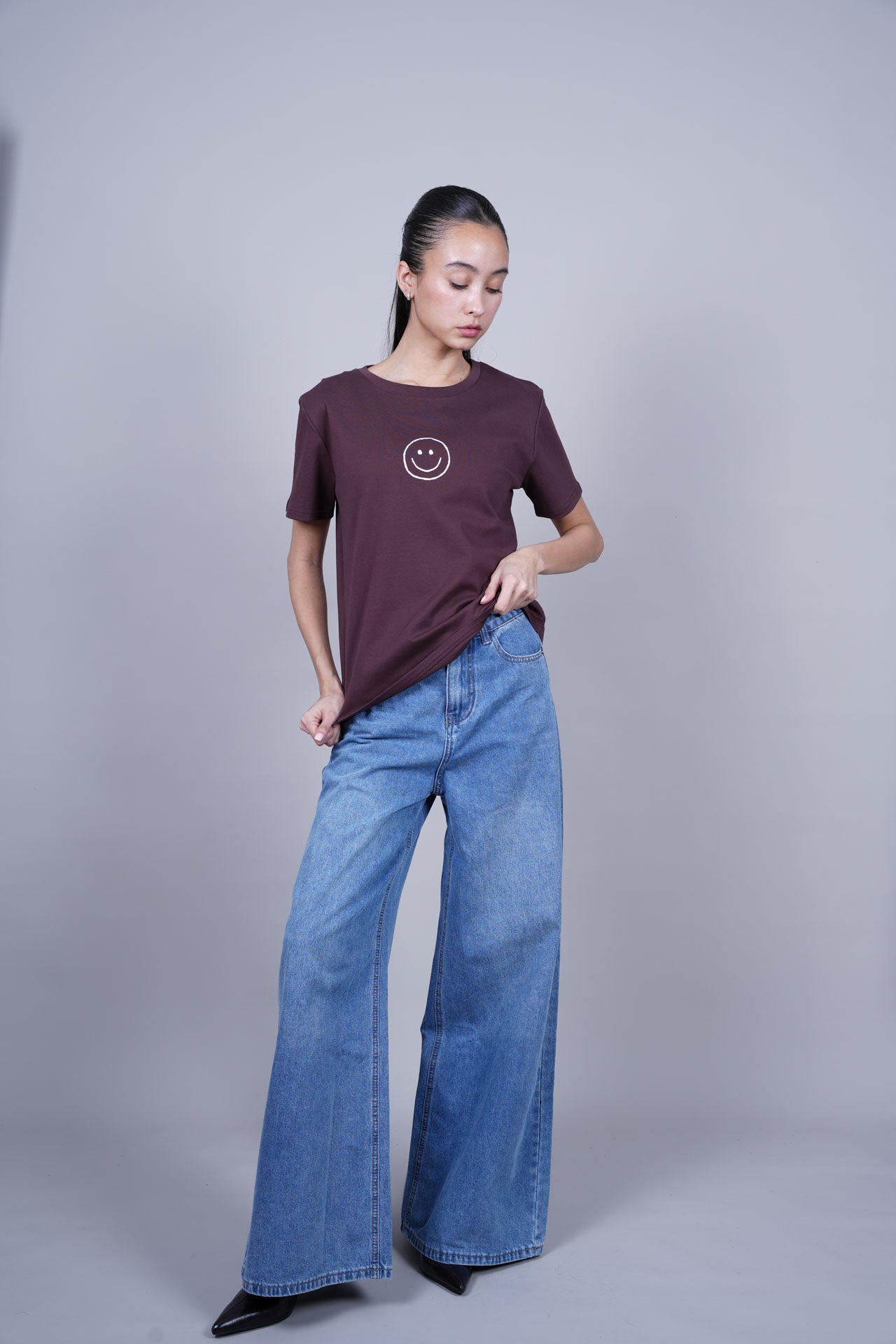 MINIMAL SMILEY GRAPHIC T-SHIRT