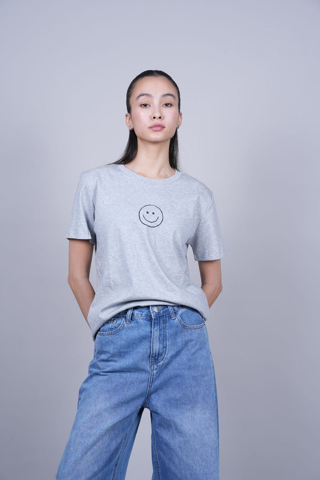 MINIMAL SMILEY GRAPHIC T-SHIRT