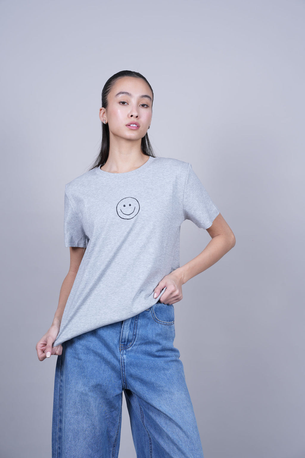 MINIMAL SMILEY GRAPHIC T-SHIRT