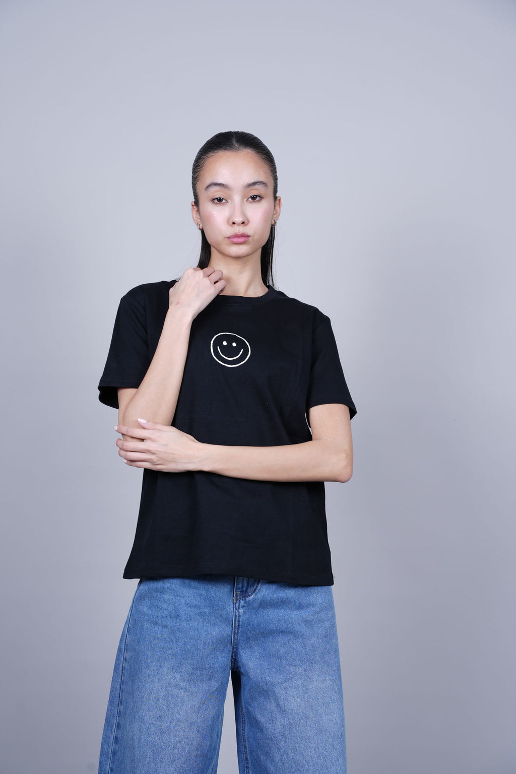MINIMAL SMILEY GRAPHIC T-SHIRT