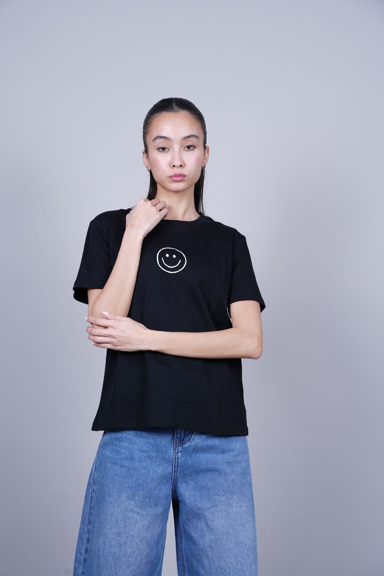 MINIMAL SMILEY GRAPHIC T-SHIRT