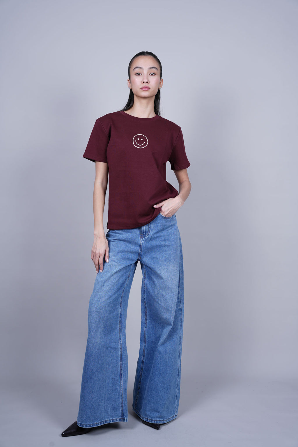 MINIMAL SMILEY GRAPHIC T-SHIRT