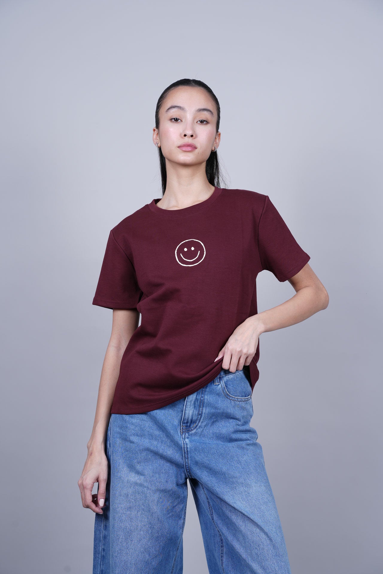 MINIMAL SMILEY GRAPHIC T-SHIRT