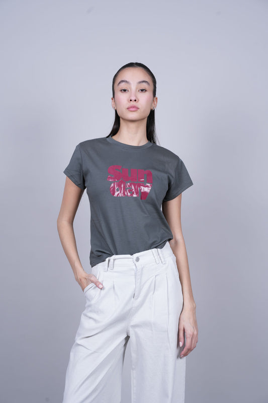 SUNDAY GRAPHIC T-SHIRT