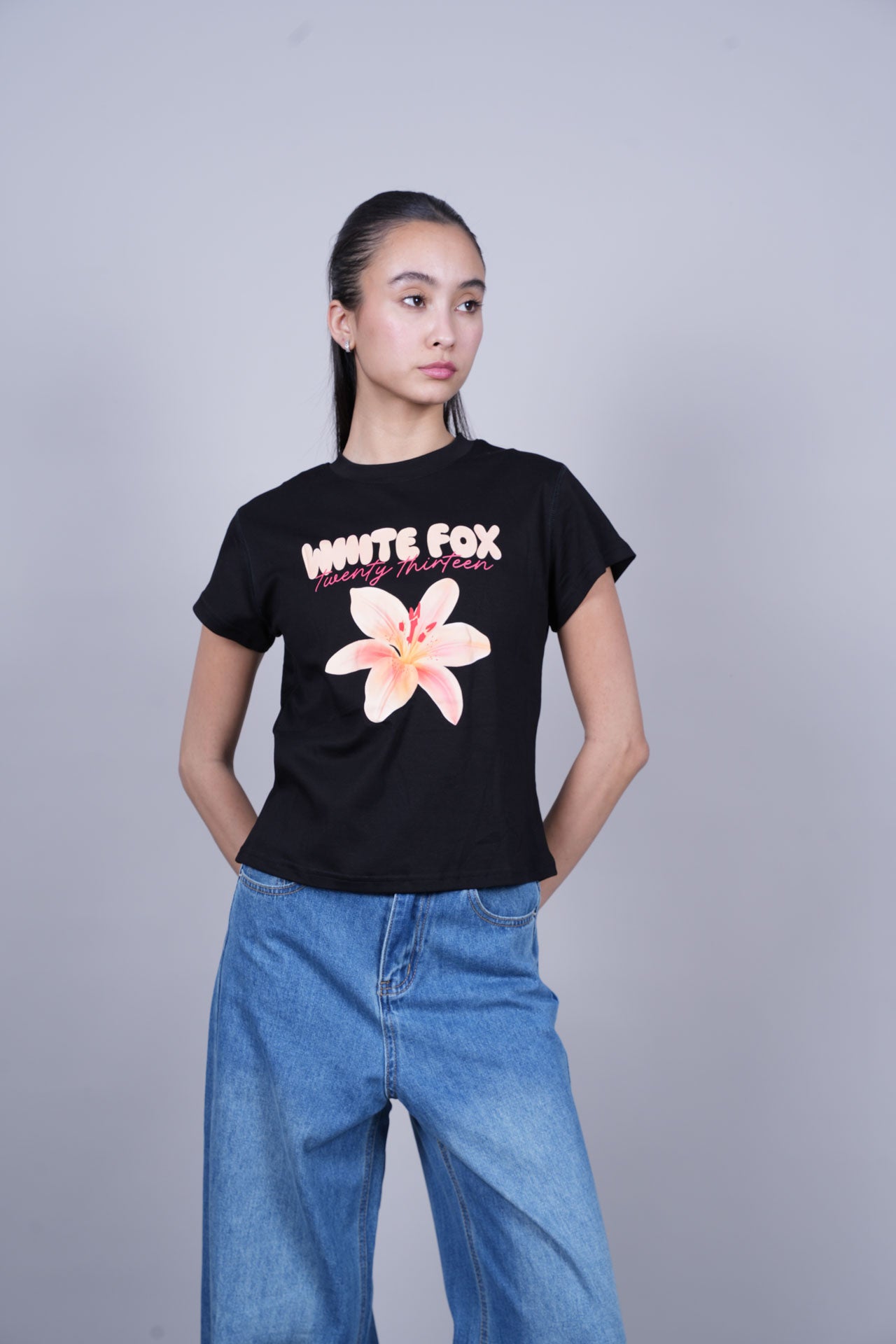 WHITE FOX FLORAL GRAPHIC T-SHIRT