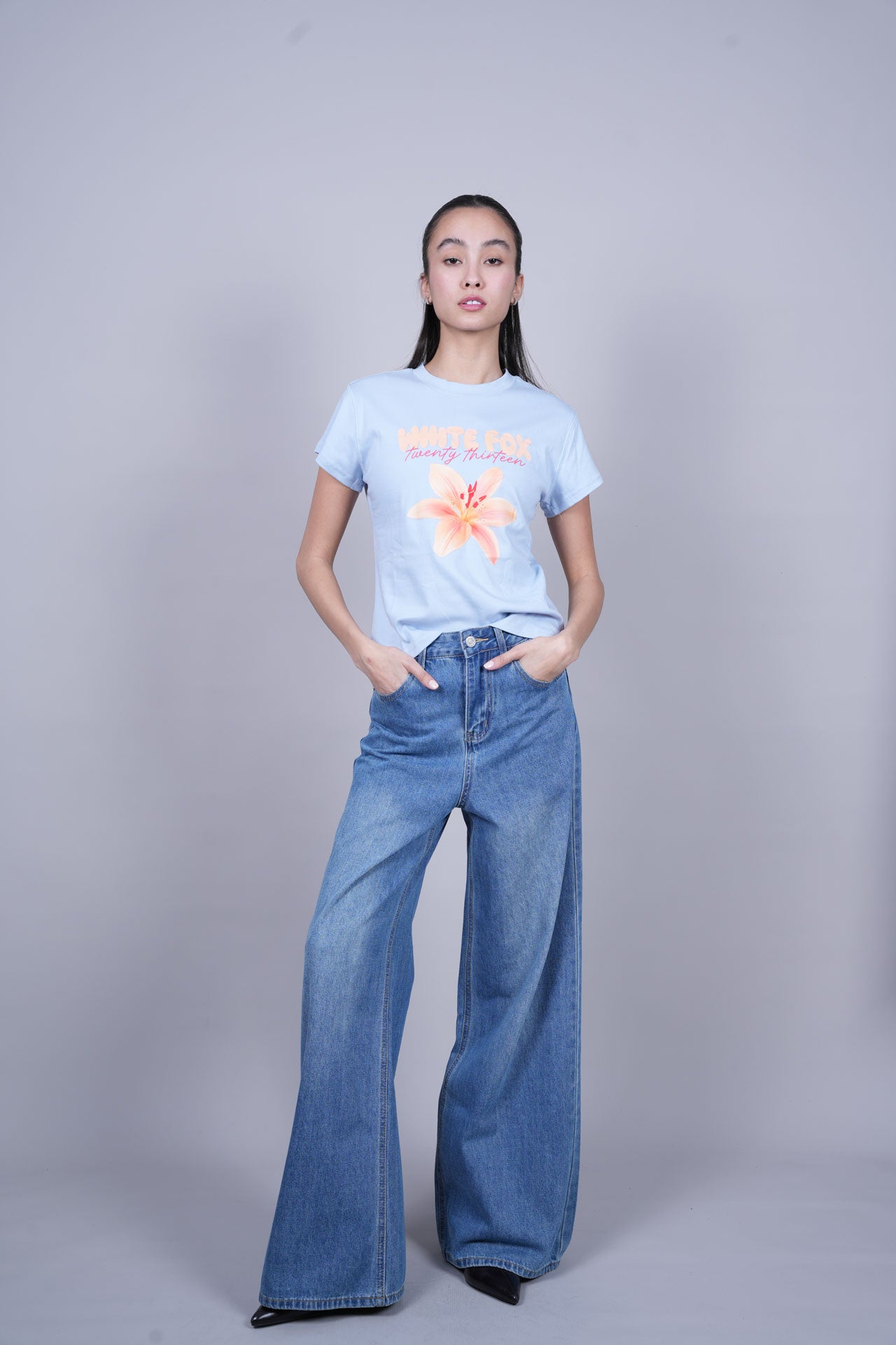 WHITE FOX FLORAL GRAPHIC T-SHIRT