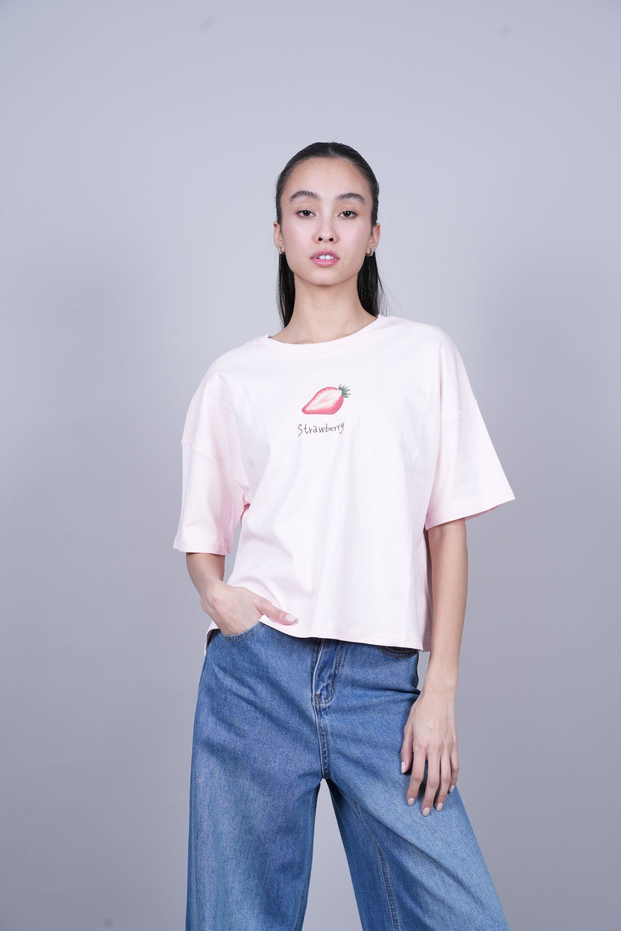 STRAWBERRY GRAPHIC T-SHIRT