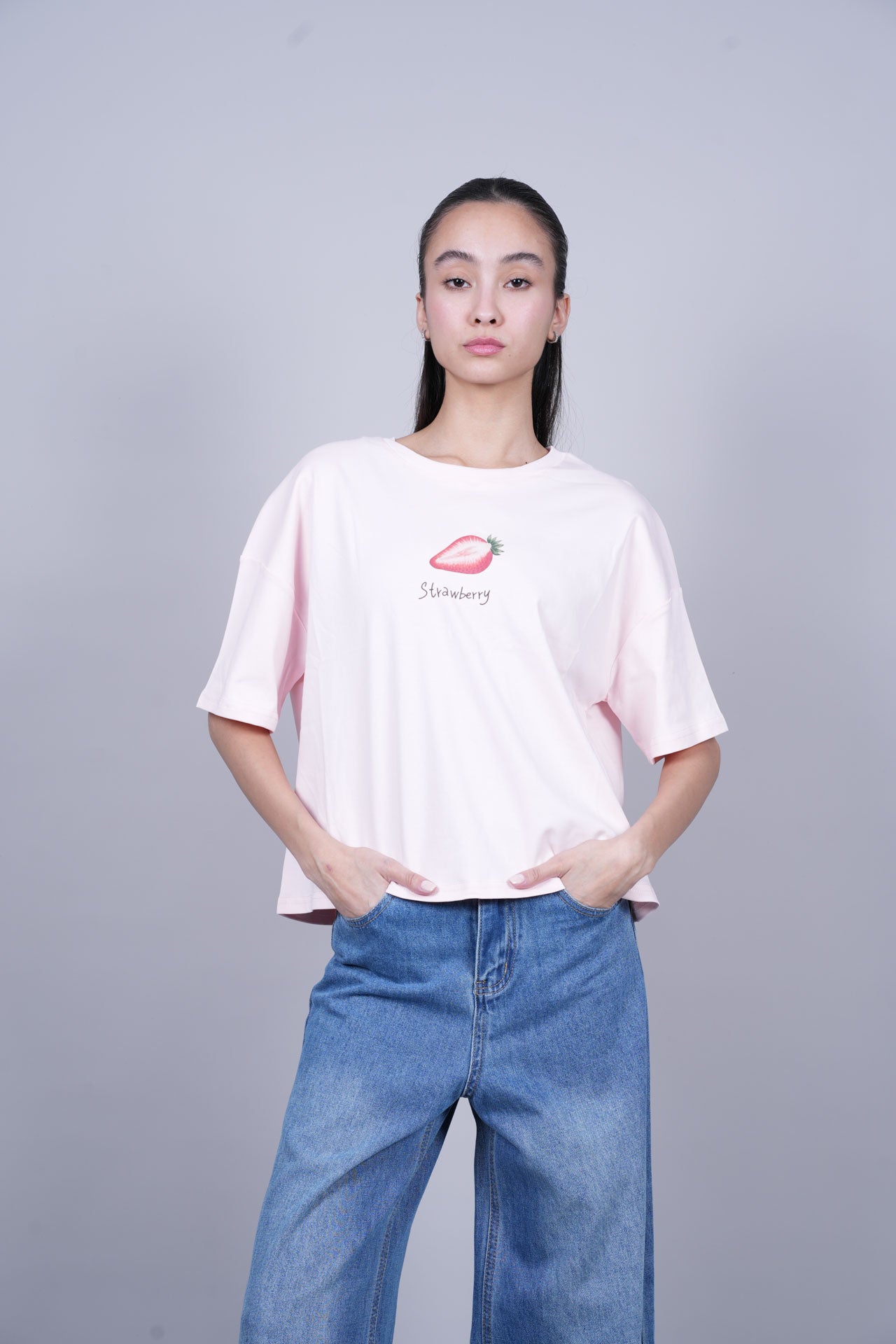 STRAWBERRY GRAPHIC T-SHIRT