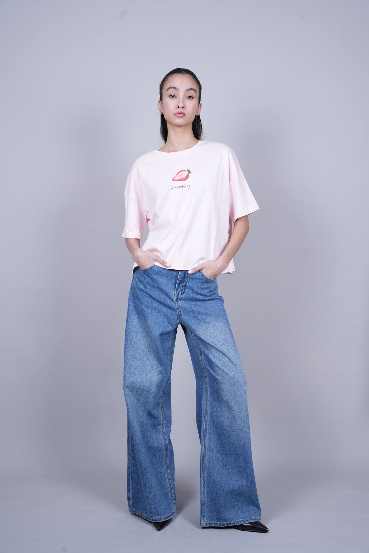 STRAWBERRY GRAPHIC T-SHIRT