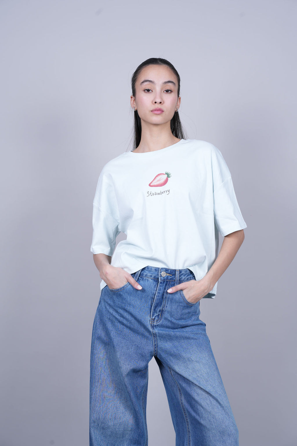 STRAWBERRY GRAPHIC T-SHIRT