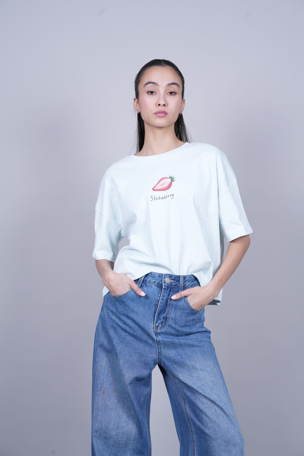 STRAWBERRY GRAPHIC T-SHIRT