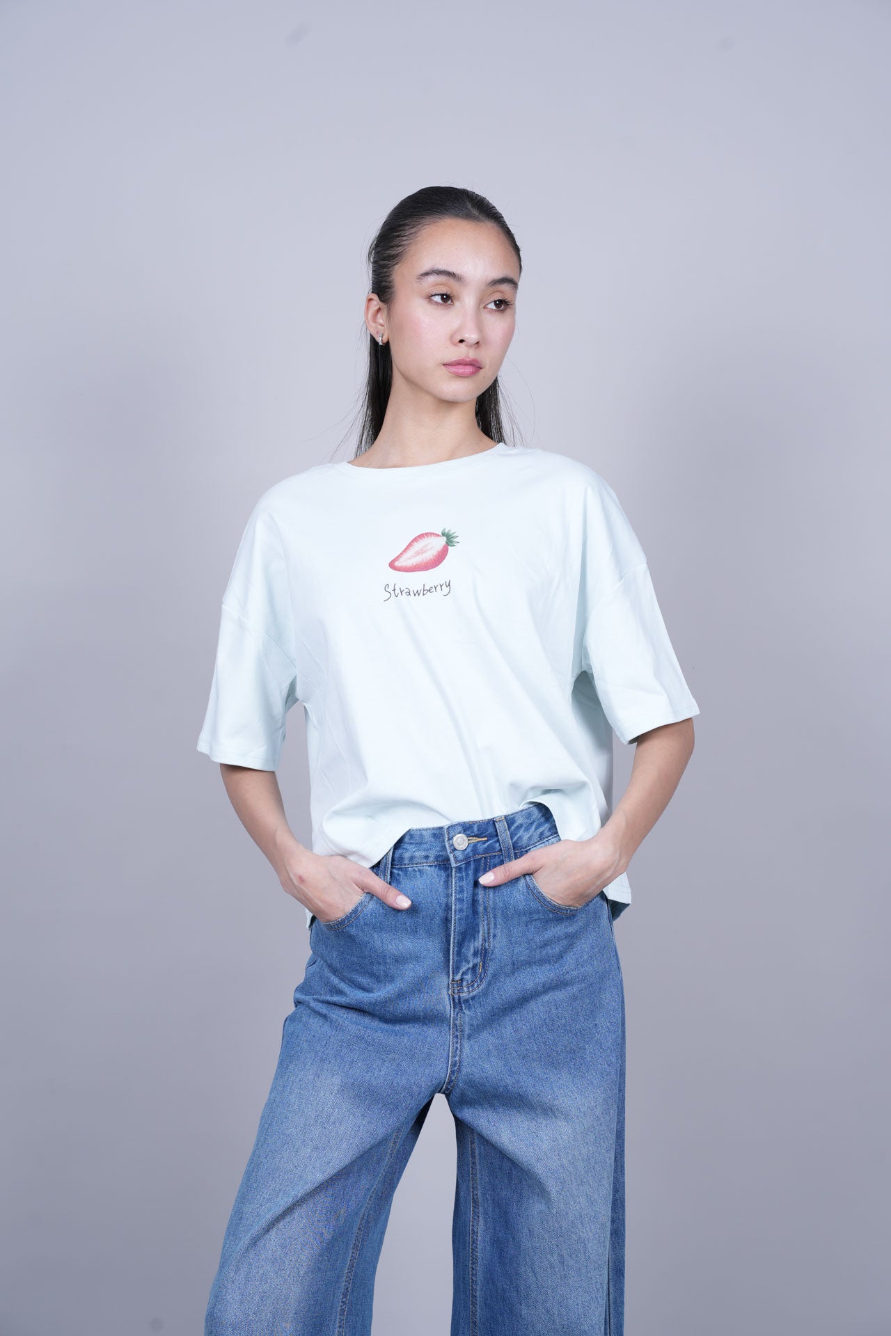 STRAWBERRY GRAPHIC T-SHIRT