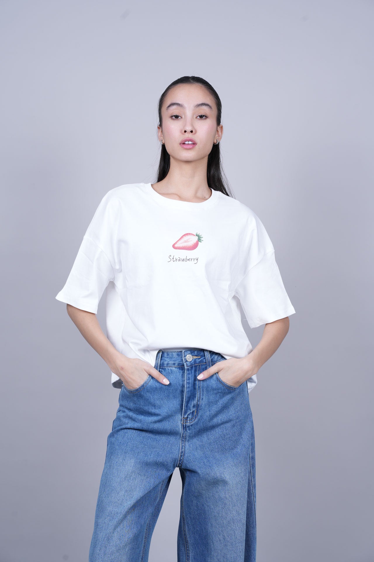 STRAWBERRY GRAPHIC T-SHIRT
