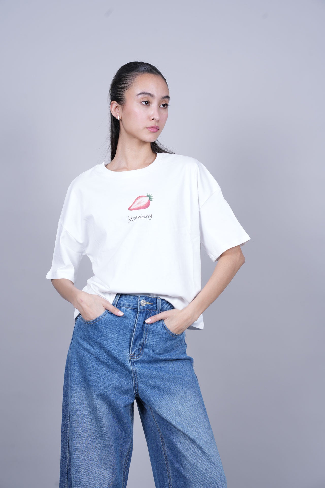 STRAWBERRY GRAPHIC T-SHIRT