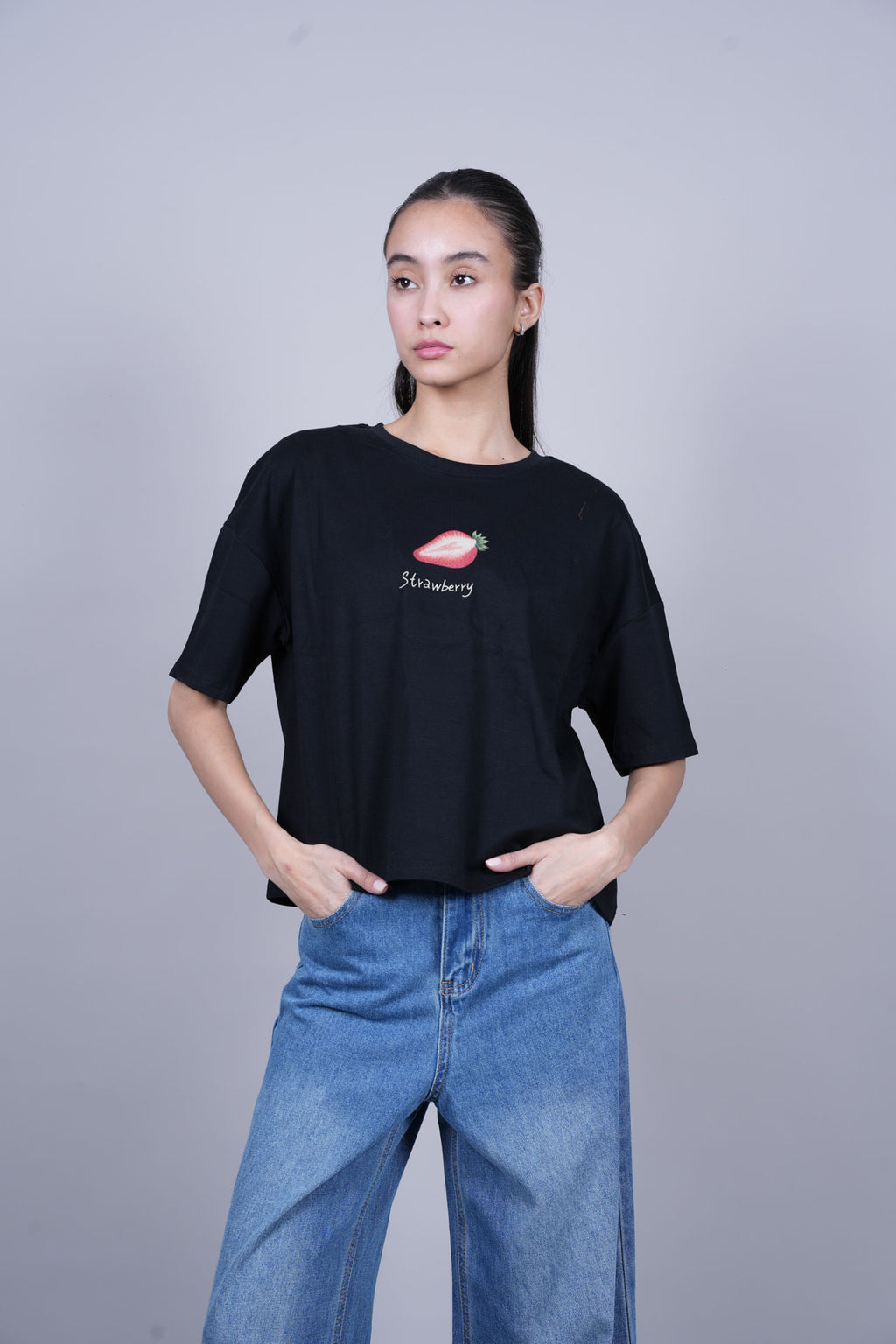 STRAWBERRY GRAPHIC T-SHIRT