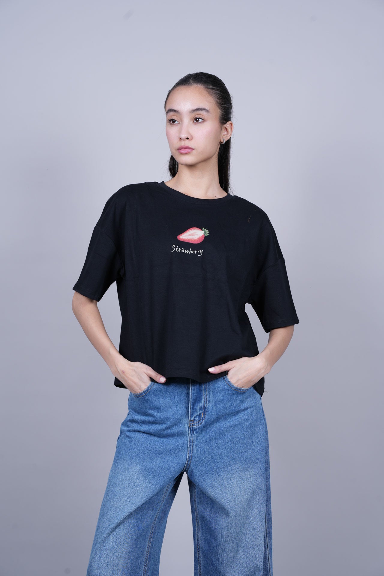 STRAWBERRY GRAPHIC T-SHIRT