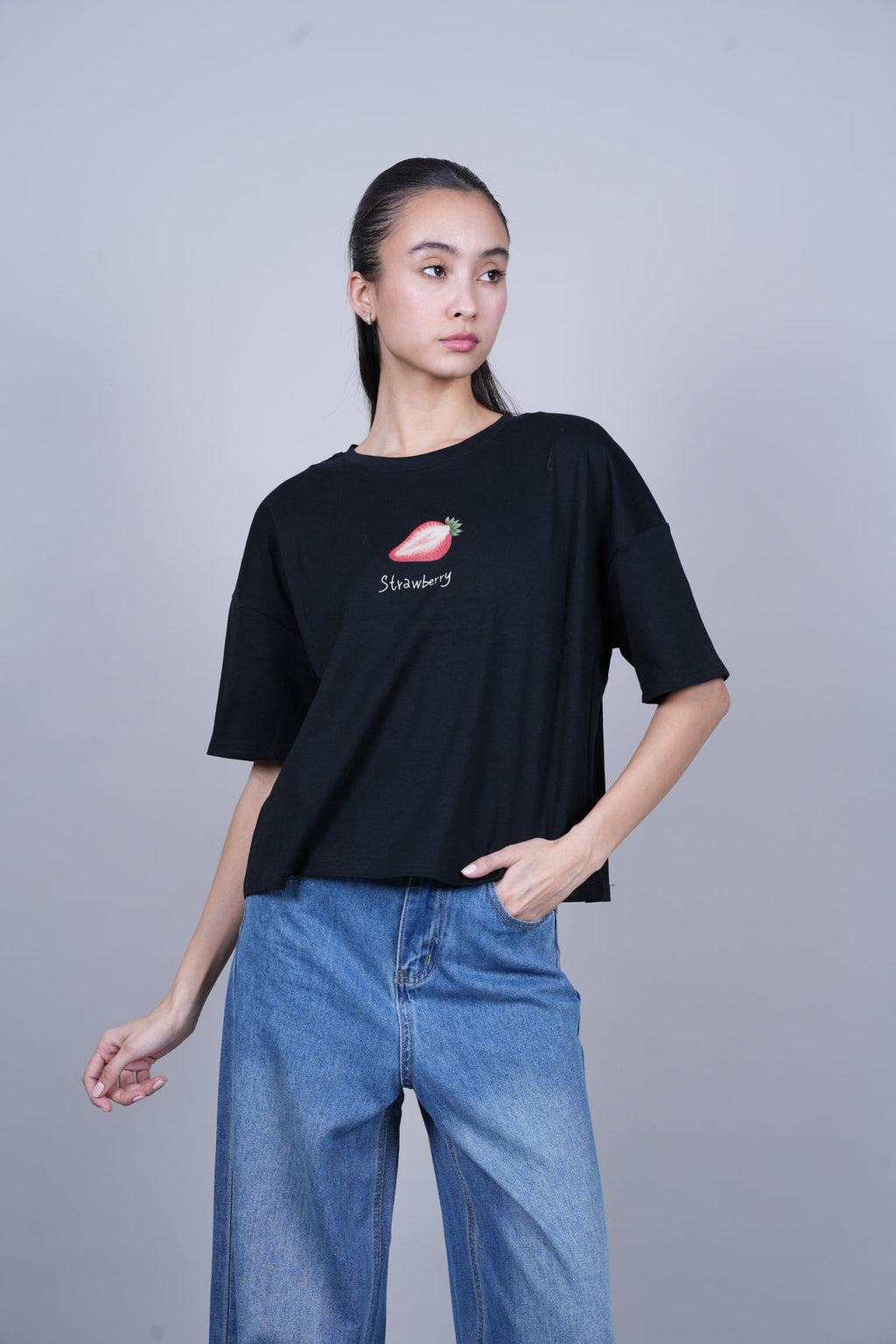 STRAWBERRY GRAPHIC T-SHIRT
