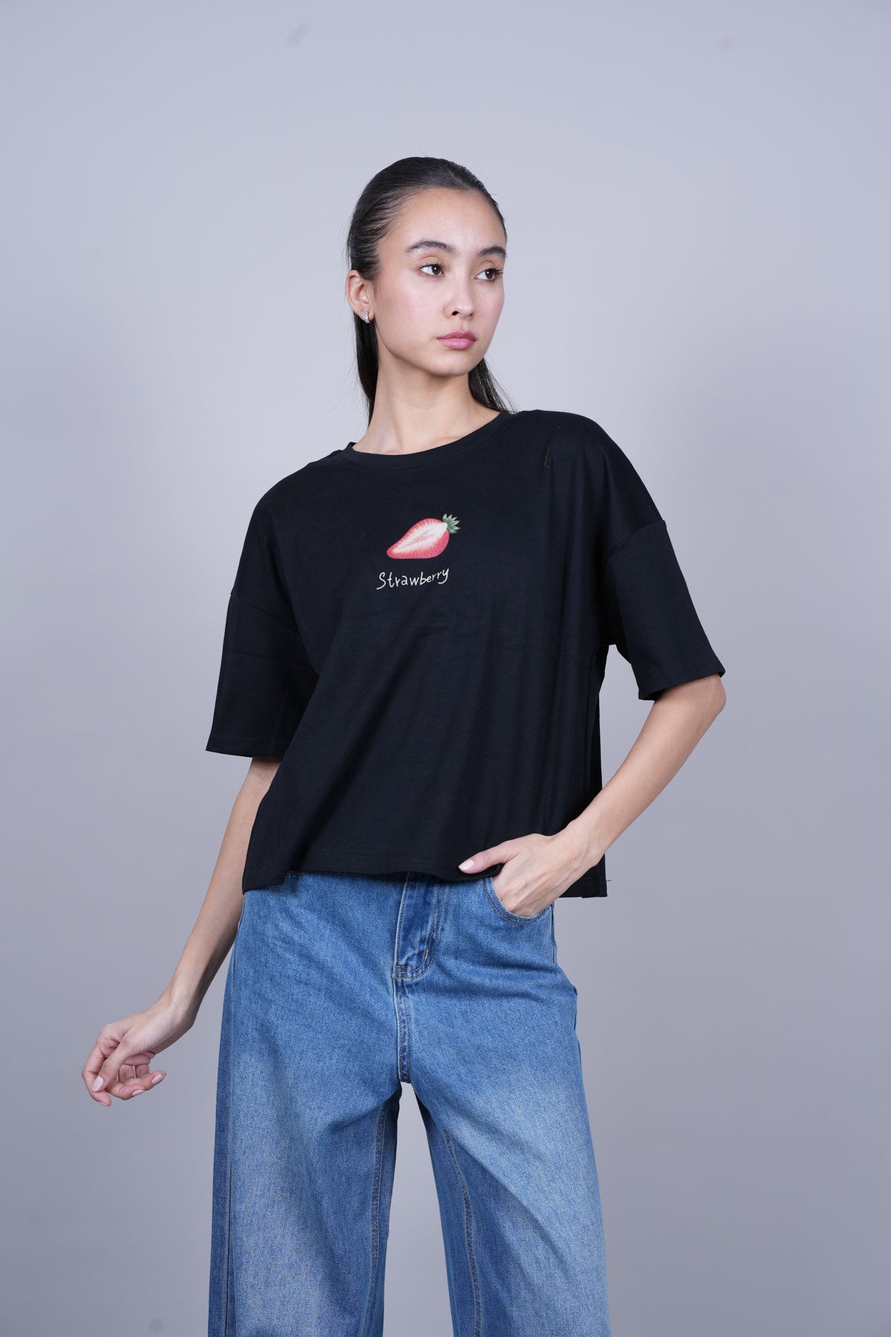 STRAWBERRY GRAPHIC T-SHIRT