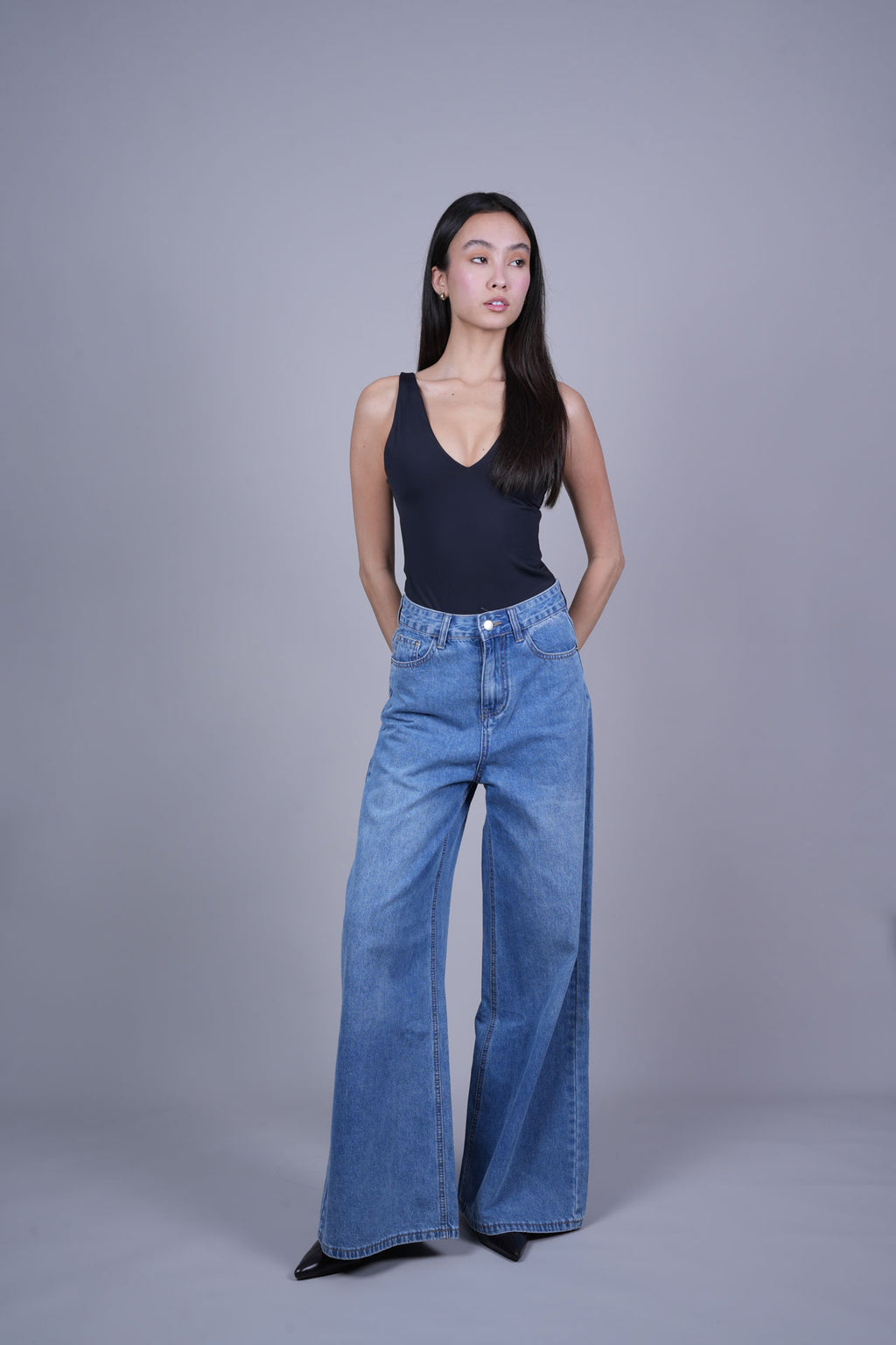 WIDE-LEG DENIM JEANS
