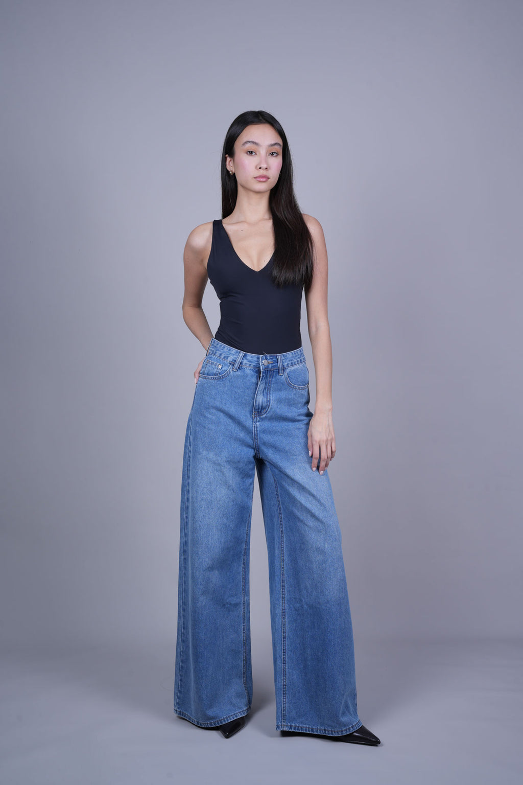 WIDE-LEG DENIM JEANS